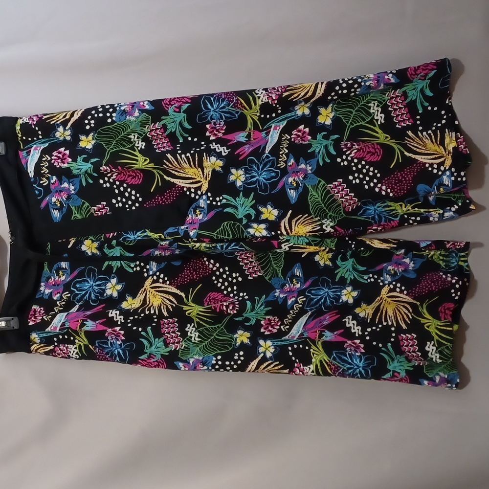 Jolie Vie Women's Black Floral Colorful Crop Pants. Size XL